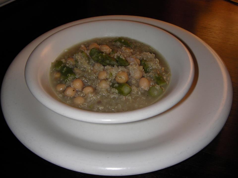 zuppa_quinoa_ceci_asparagi