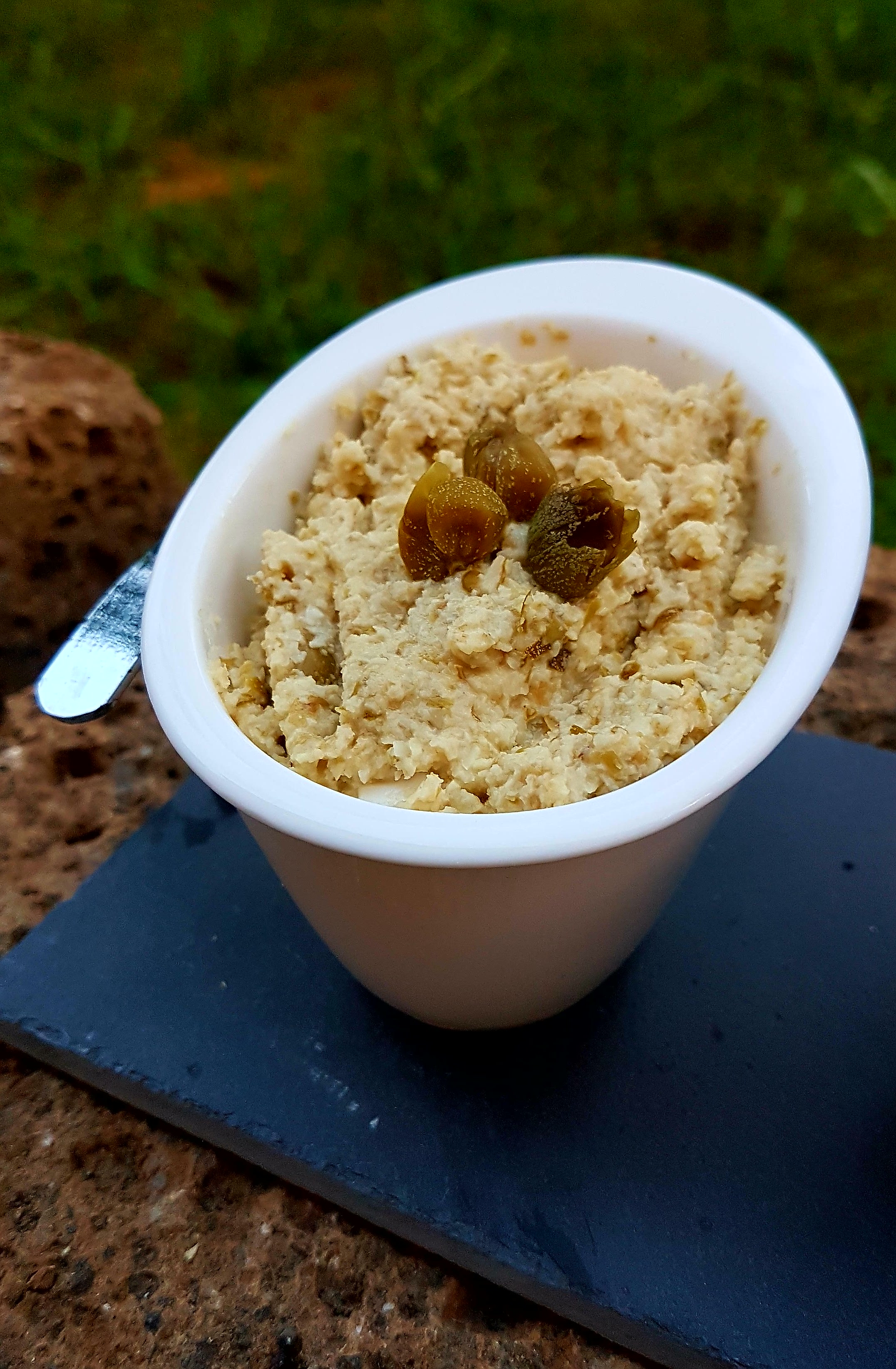 Formaggino anacardi capperi